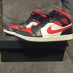 Jordan 1 Mid 