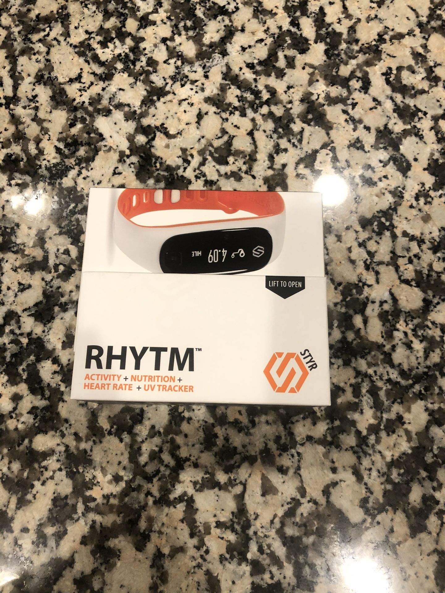 STYR Labs SHYFT Fitness Tracker Wristband Bluetooth White. Comes with Charger.