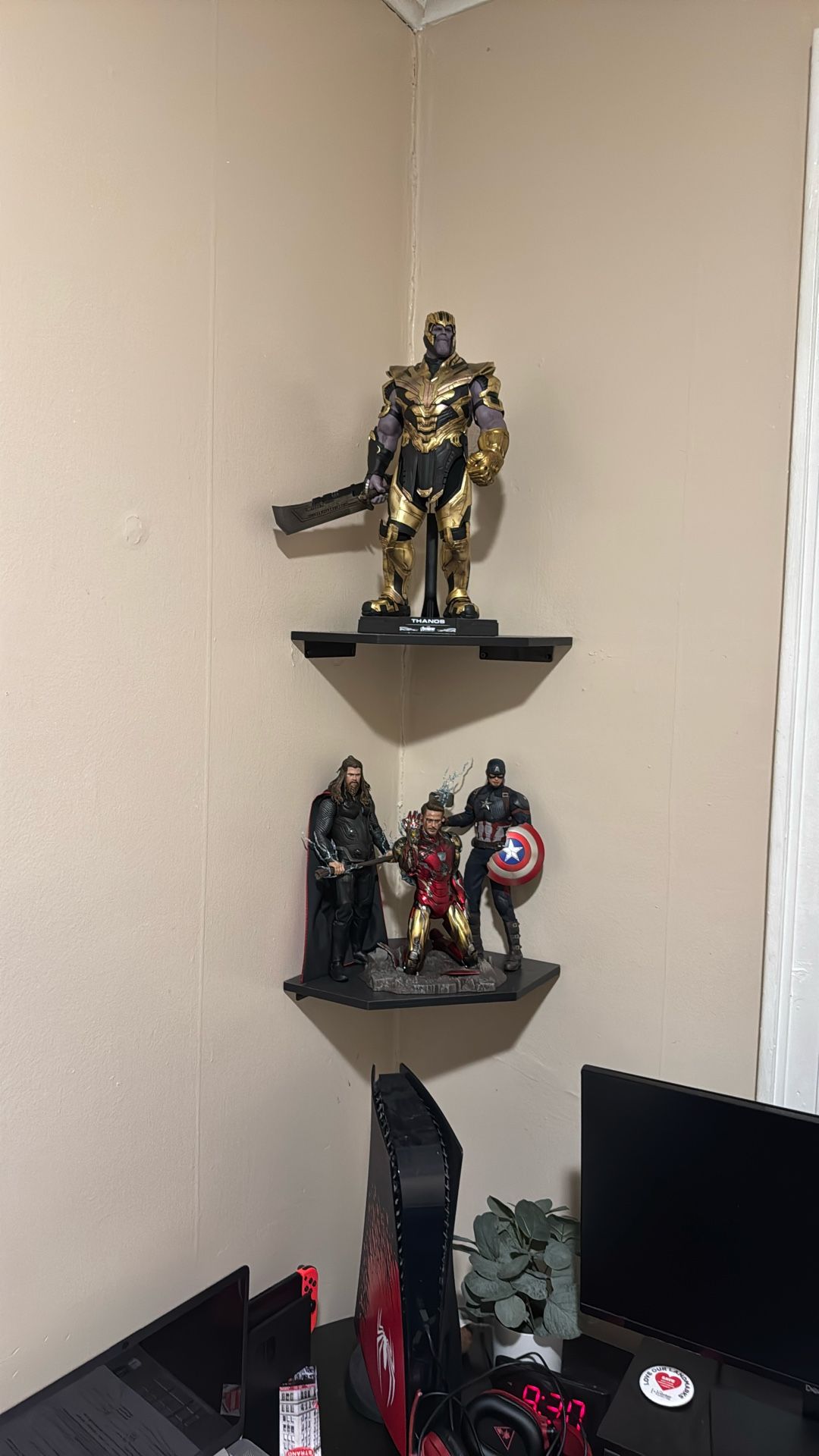Hot Toys Thanos, Iron Man, Thor, Captain America