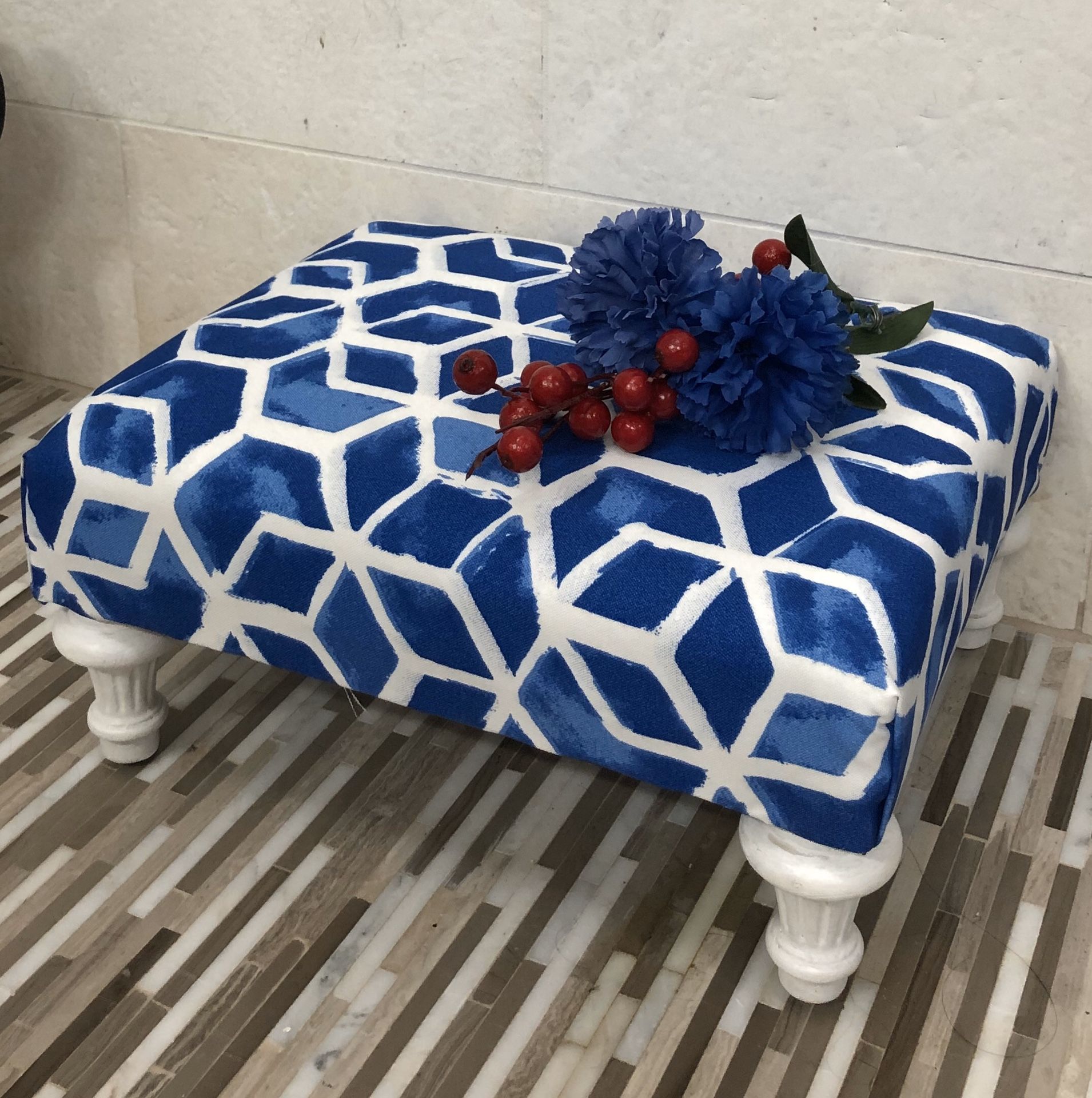 Stunning foot stool/ottoman. 15x12x8.. new fabric freshly painted