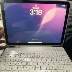 iPad 256 GB Cellular + Apple Pencil And Keyboard