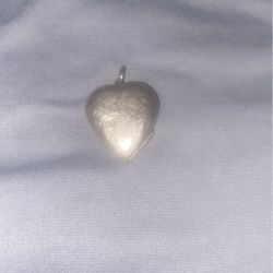 Vintage Sterling Silver Heart Locket Opens Into A Four Leaf Clover 