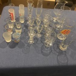 Miscellaneous bar glasses In Excellent Condition Total Of 26 Glasses. 