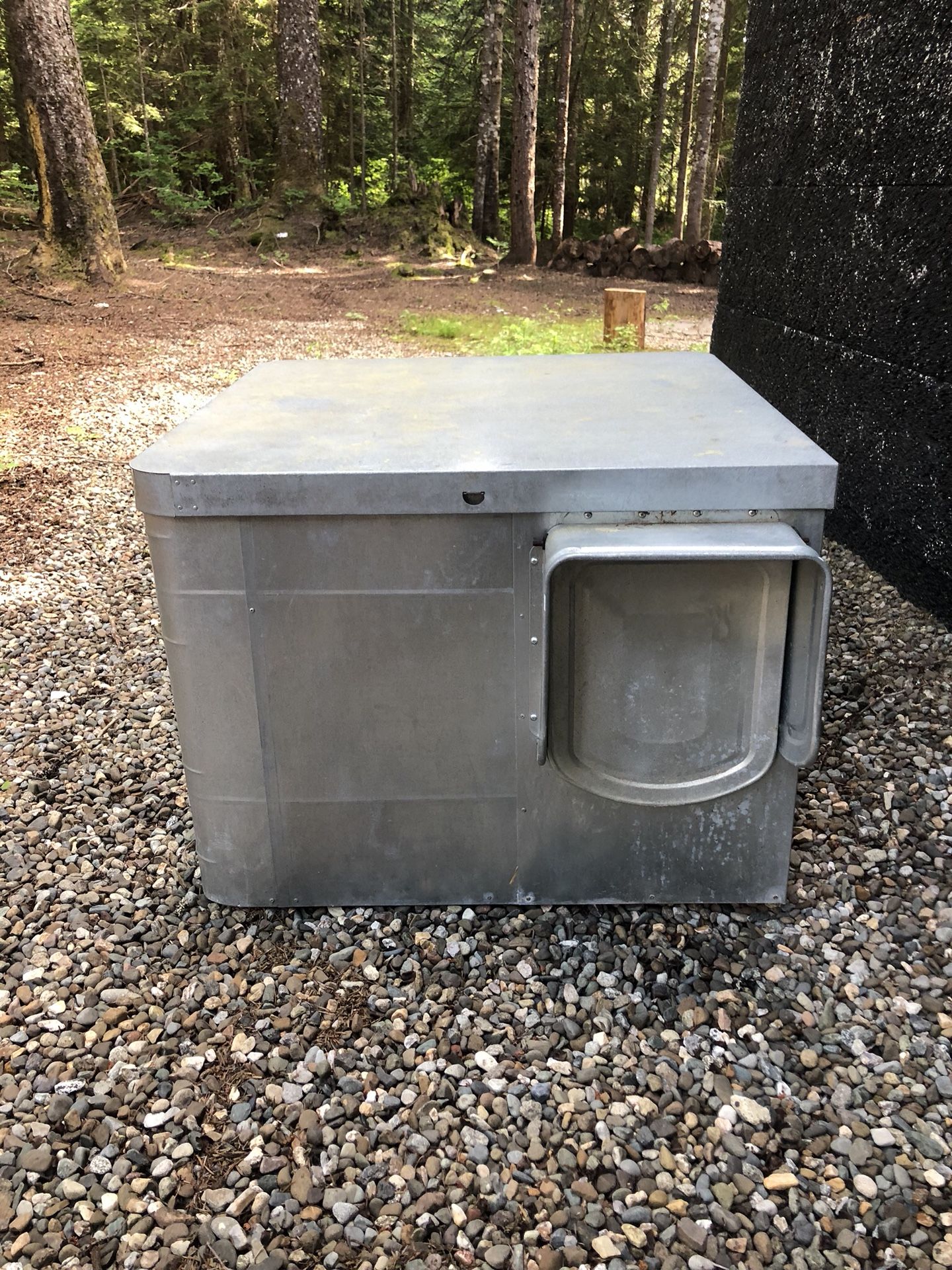 Heated dog house K9 Kondo