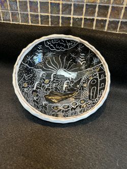 Riviera Maya Handmade “Signed” Mexican Pottery. Beautifully Hand Painted Three Legged Bow. 