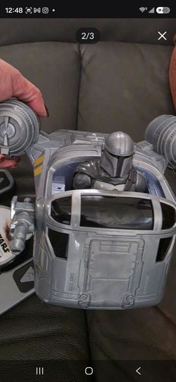 Mandalorian and grogu toy