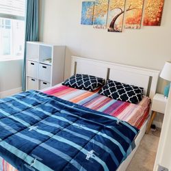 Queen Bed With Storages