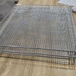 New extendable cookie, fruits, etc aluminum drying rack. Close format so even small items don't fall through.

Folds to 14x15
Extends to 14x40

Quincy