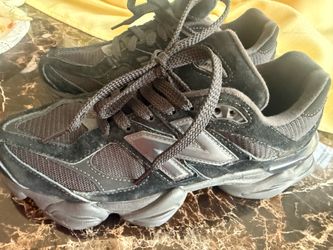 New Balance 9060s Unisex  Men’s 8.5 Women’s 10