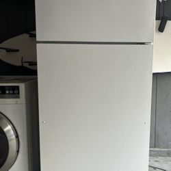 Whirlpool Fully Functional White Refrigerator Top Freezer