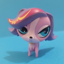 Littlest Pet Shop # 3355 Zoe Trent.
