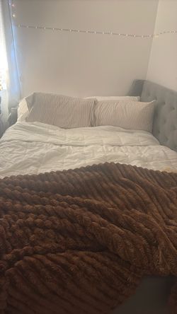 Gray bed full size