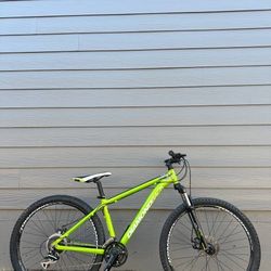 Diamondback Axis XE 27.5 wheels Mountain Bike – Small Frame - Aluminium Bicycle Disc Brakes