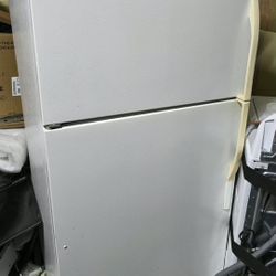 Maytag Top Mount Refrigerator w/ Icemaker