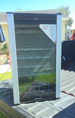 Wine Enthusiast 36 Bottle Evolution Series Wine Cellar refrigerator
