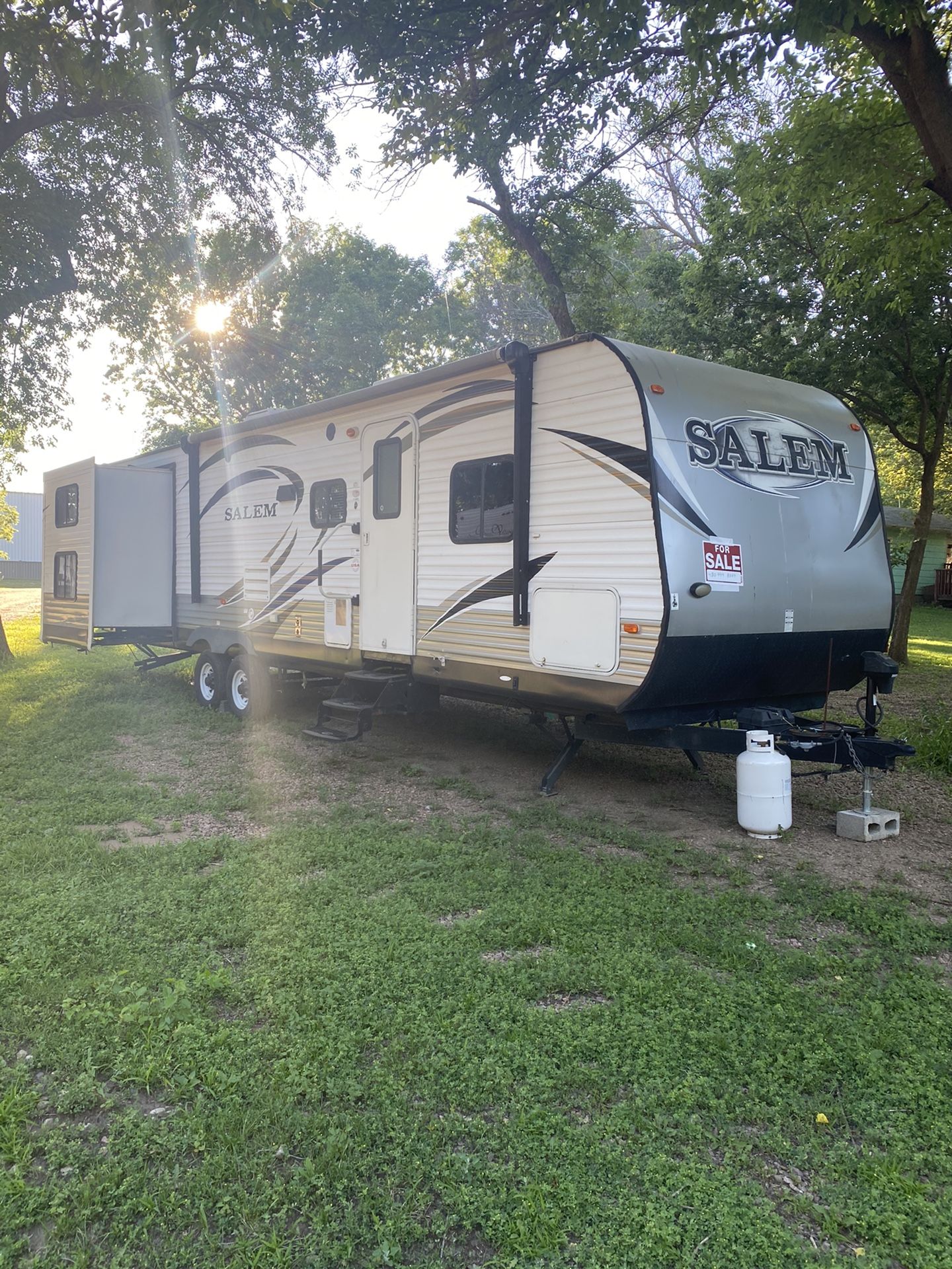 2014 Salem Travel Trailer 3 Slide outs 2 Bedroom 