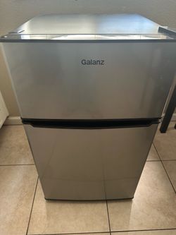 Galanz 3.1 Cu Ft Mini Fridge with Freezer – Excellent Condition OBO $120