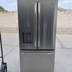GE REFRIGERATOR 