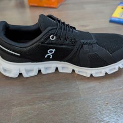 ON CLOUD WOMEN SIZE 7 (NEW)