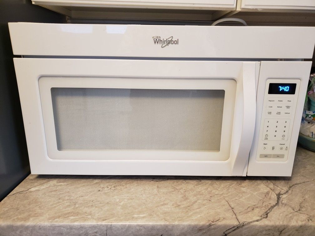 Whirlpool WMH31017AW-3 1000W Microwave, Great Condition!