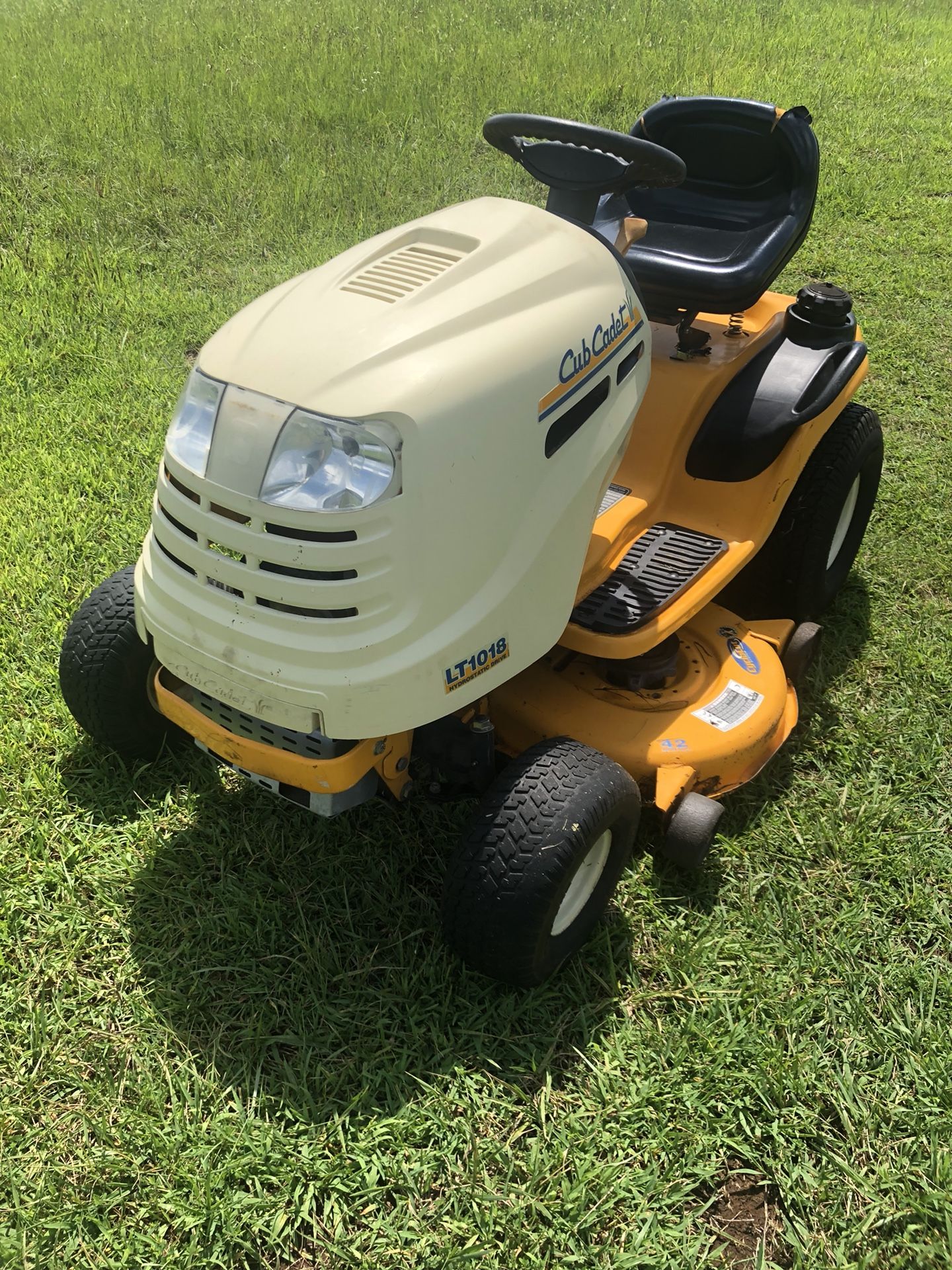 Cub Cadet LT 1018 Lawn Mower Tractor