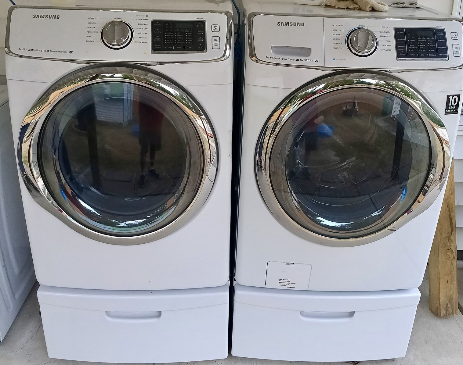 Samsung STEAM Front Load Washer & Dryer Set (Pedestals Included) 
