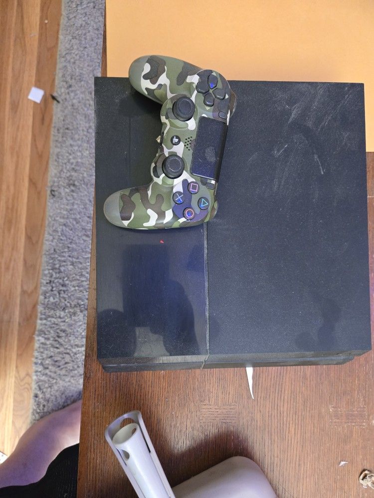 Ps4 (1 Tb) -1 Controller, Rdr2, Gta5, Madden24
