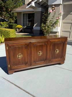 Vintage Carved Chestnut Tv Stand/Bar Stand