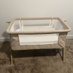 Evolur Stellar Bassinet and Bedside Sleeper 