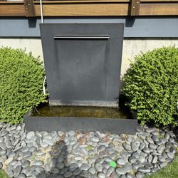 Outdoor water feature Fountain
