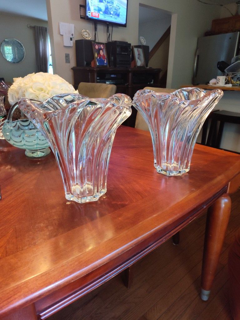 2 Glass Vases