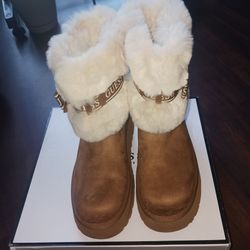 Guess winter boots, womens.