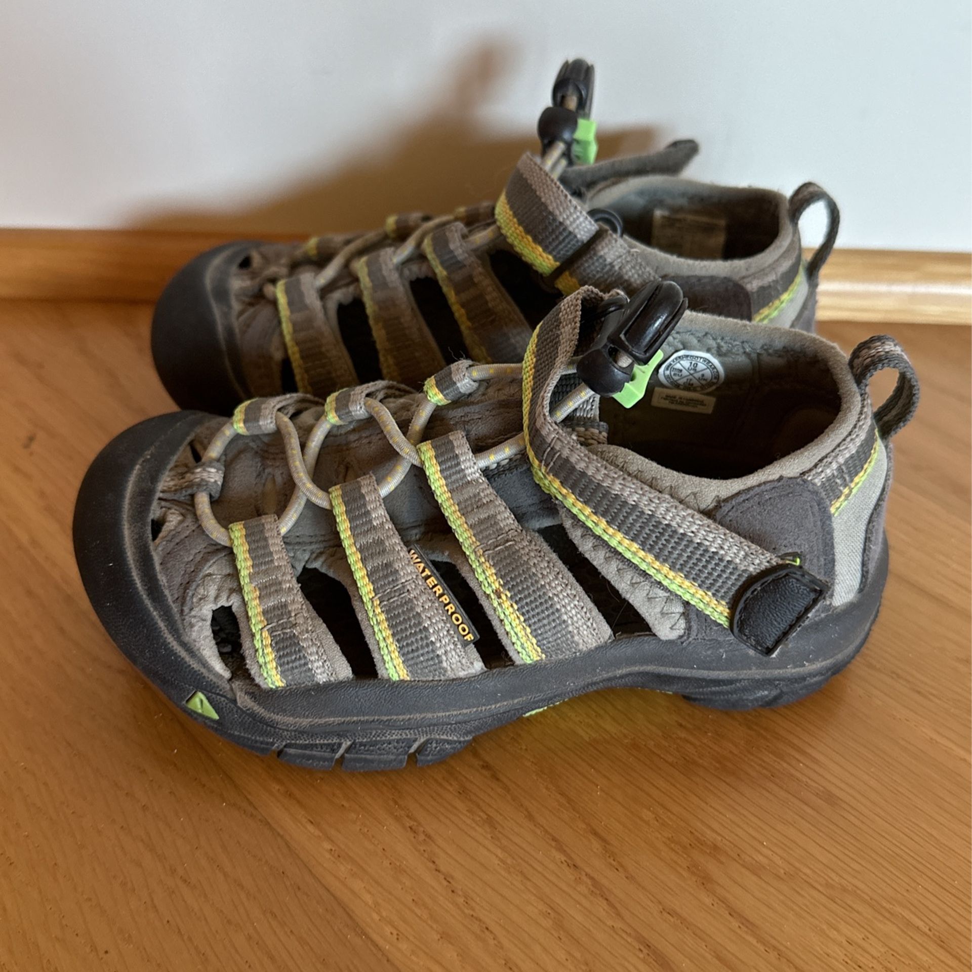 Kids Keens. Size 10