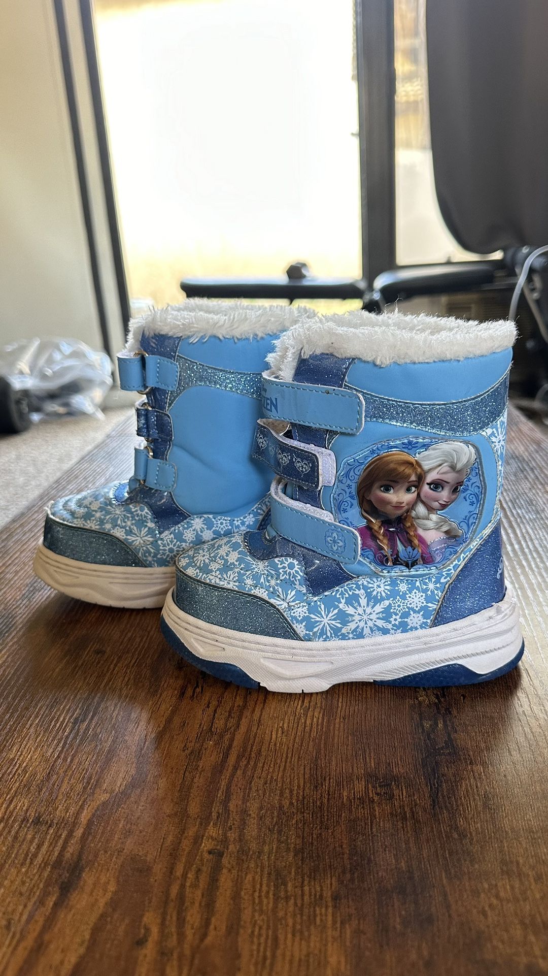 Disney Frozen Elsa Anna Faux Fur Trimmed Snow Boots - Size L/G 9/10