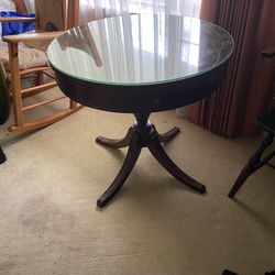 Round Table With One Drawer 