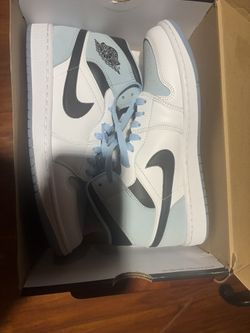 Jordan 1 Mid SE Ice Blue