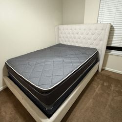 Queen size bed 