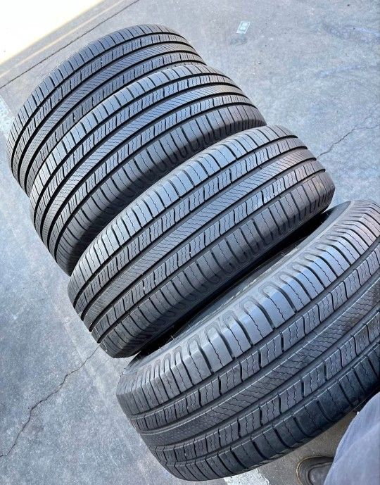 225 65 17 Tires Con 80% De Vida Las 4 De La Marca Michelín