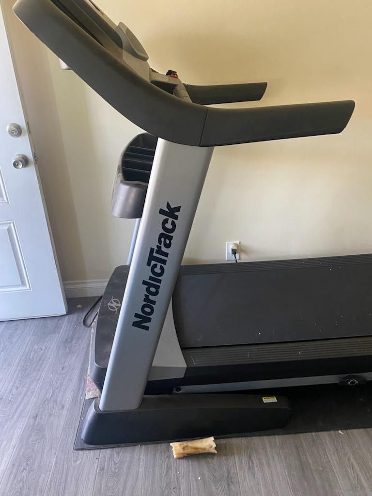 Nordictrack 1750 Commercial Treadmill