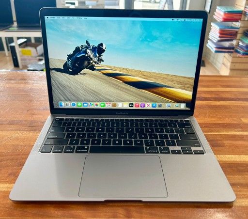 MacBook Air 2020early メモリ16GB / SSD256GB Amazon.com: Apple Early 2020 MacBook Air with 1.1GHz Intel