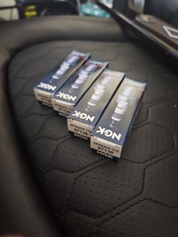 4 Spark Plugs NEW ZFR6AIX-11S