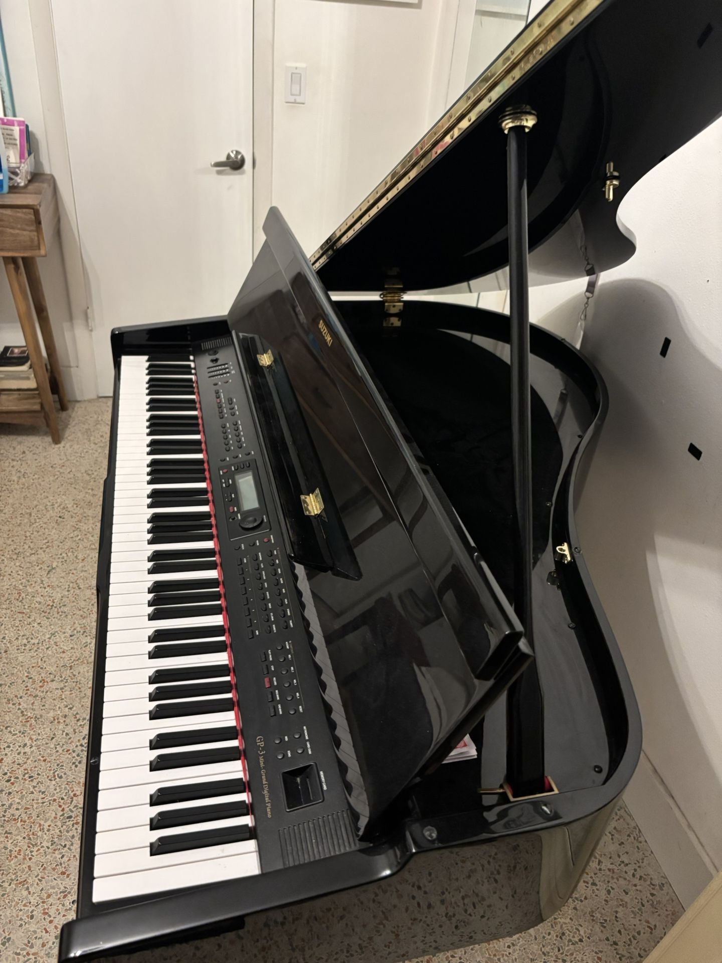 Mini-Grand Digital Piano Suzuki