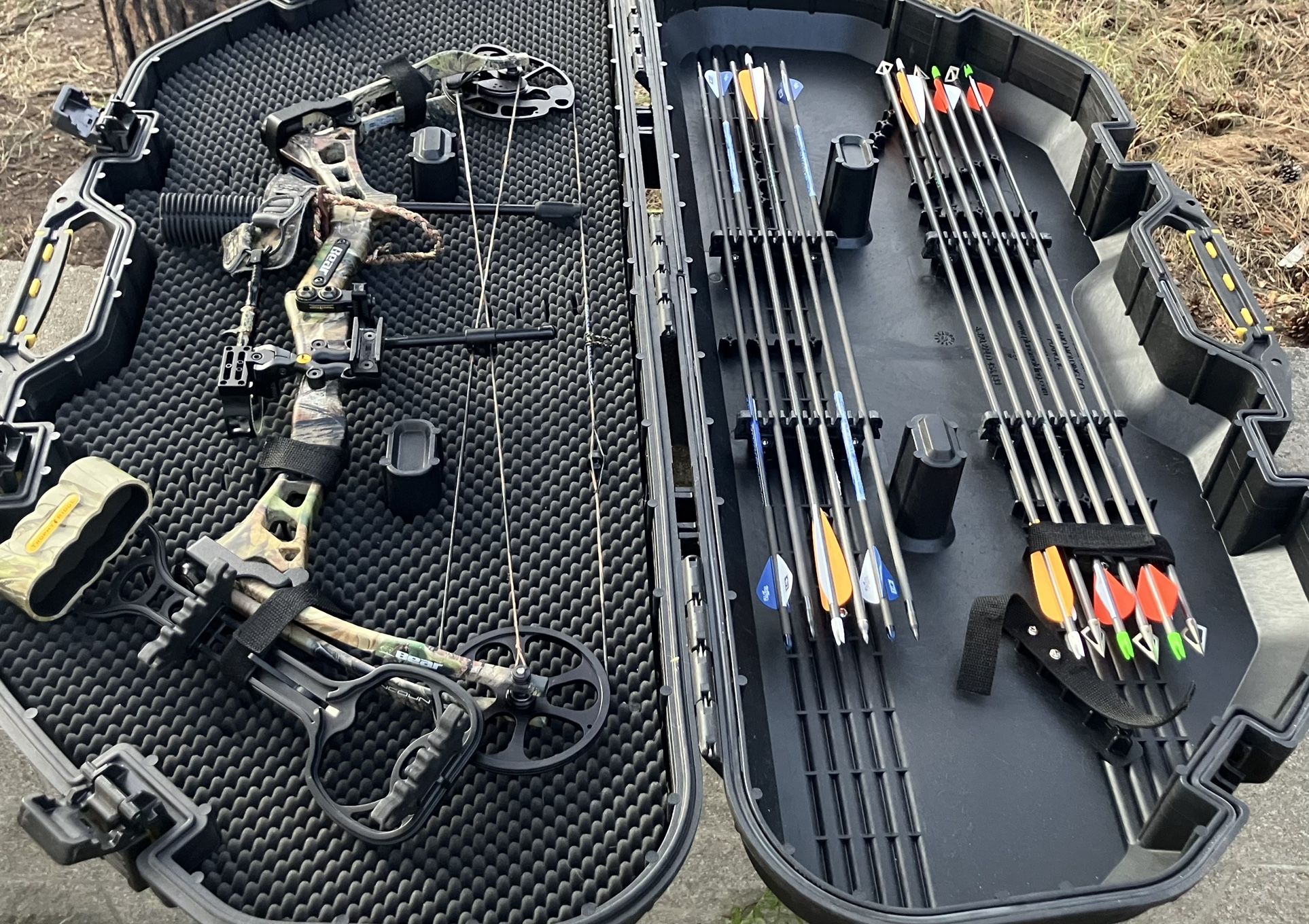 Bear Trophy Ridge Compound Hunting Bow - Complete Set Up w/ Hard Case
