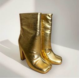 Metalic Gold heels 5.5