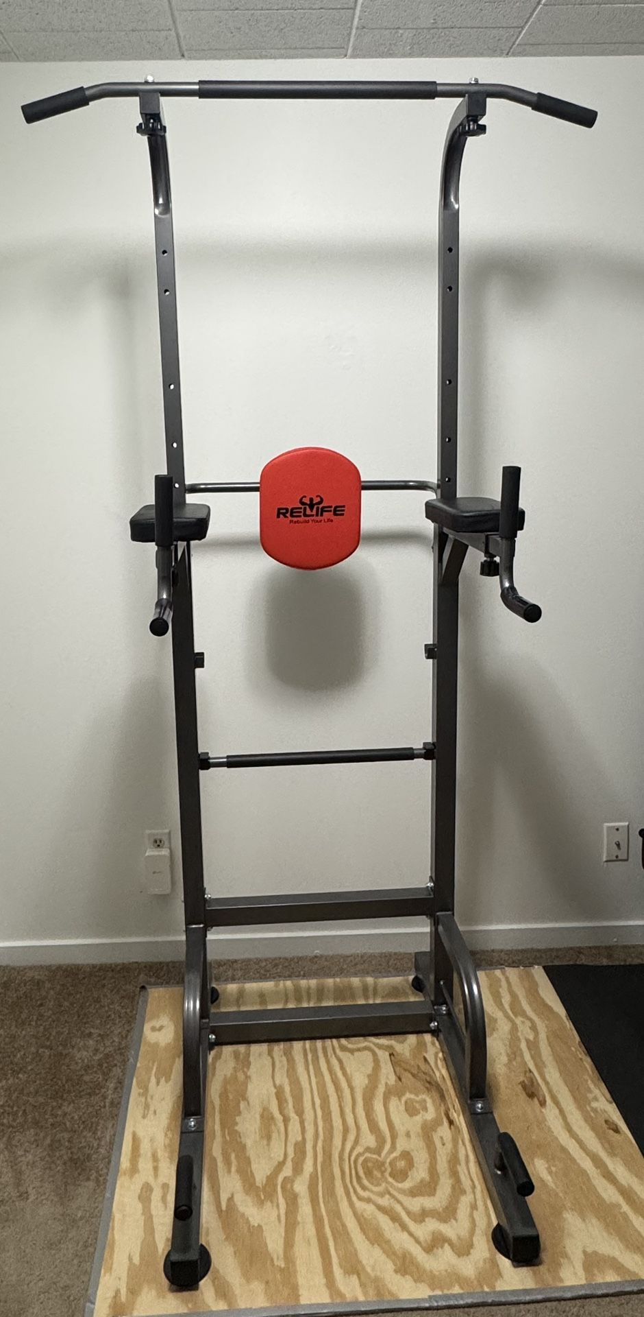 Pull Up Bar Station