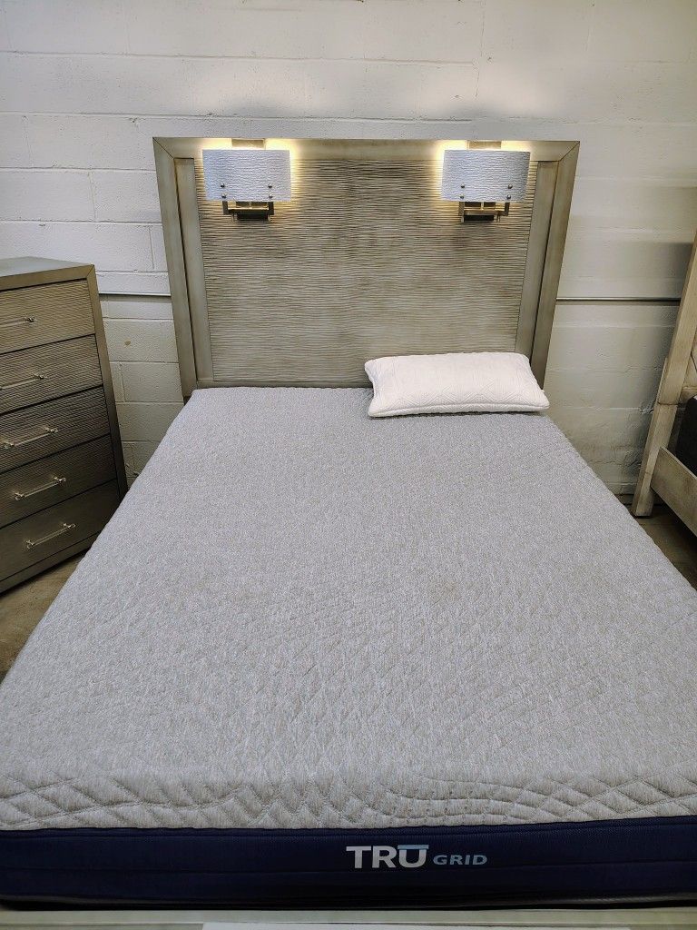 7 Full Piece Bedroom Set!