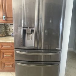 LG Refrigerator For Parts 