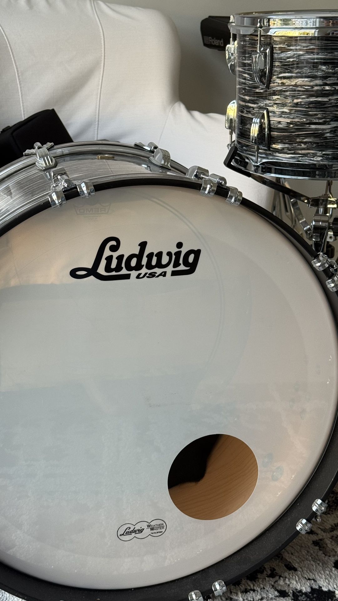 Ludwig Classic Maple - Vintage Black Oyster - 13’ 16’ 22