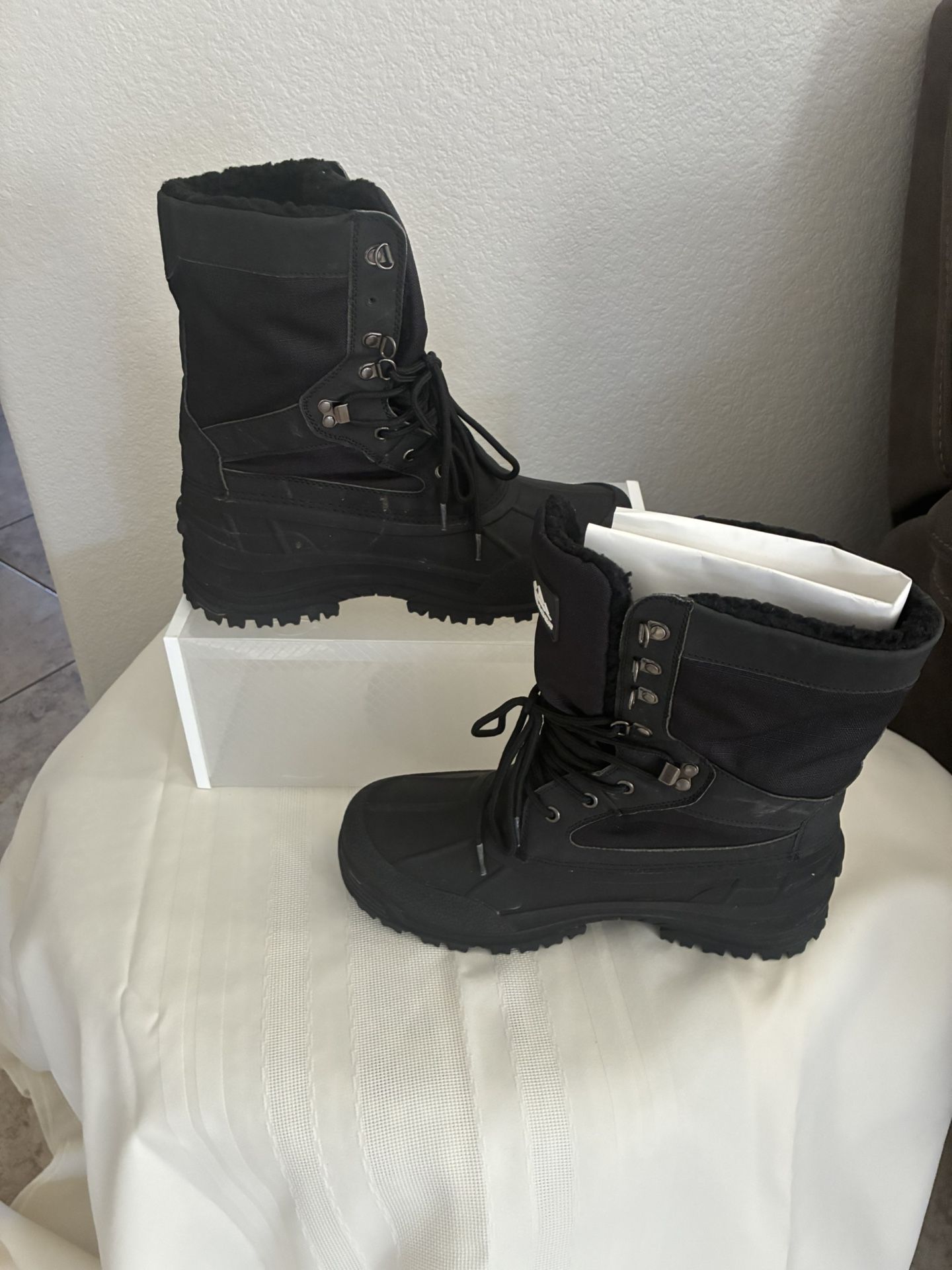 Boots Snow ⛄️ Men’s Size .10
