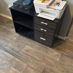 Three drawers for this desk and keys come with it